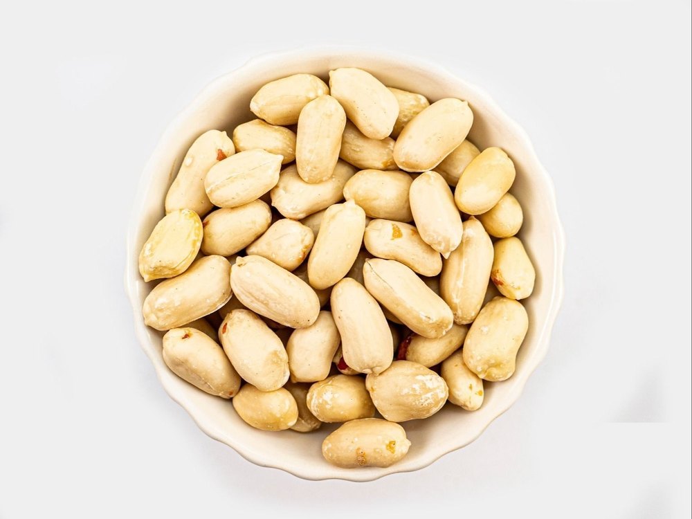 Whole Blanched Peanuts, Packaging Type: Sacks