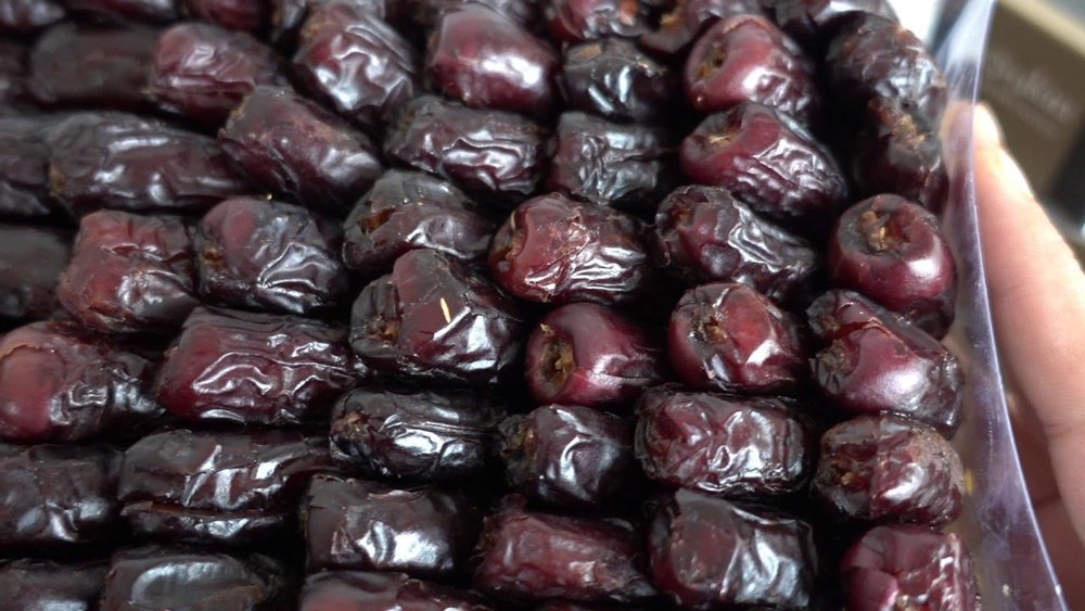 Black Safawi Dates, Packaging Type: Plastic Box, Packaging Size: 400 Grams