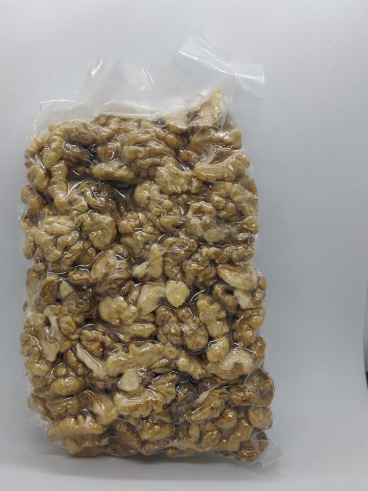 Walnut Quarter Kernels