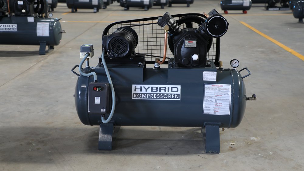 3 Phase 5 HP Reciprocating Air Compressor, Model Name/Number: SAI-10-242, Maximum Flow Rate (CFM): 17.32