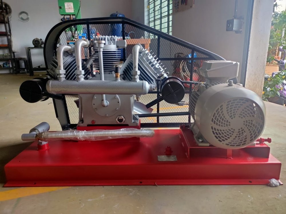 15 HP Base Mounted Model High Pressure Air Compressor, Air Tank Capacity: 1000 Liters, Discharge Pressure: 12 Bar
