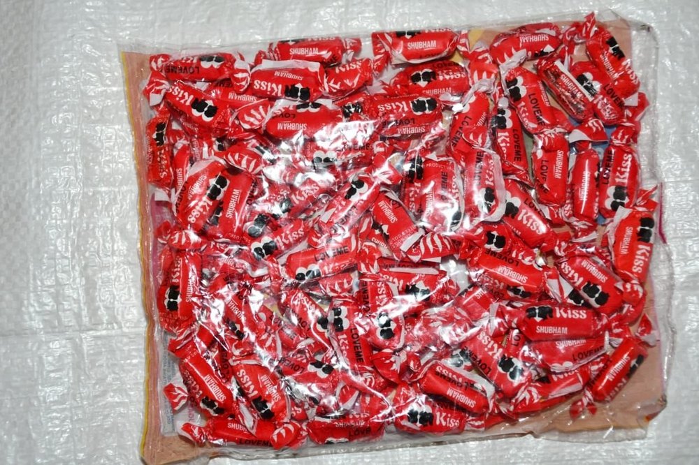 Red Rectangular Shubham Caramel Kisme Candy, Packaging Type: Packet, Packaging Size: 100 Pieces
