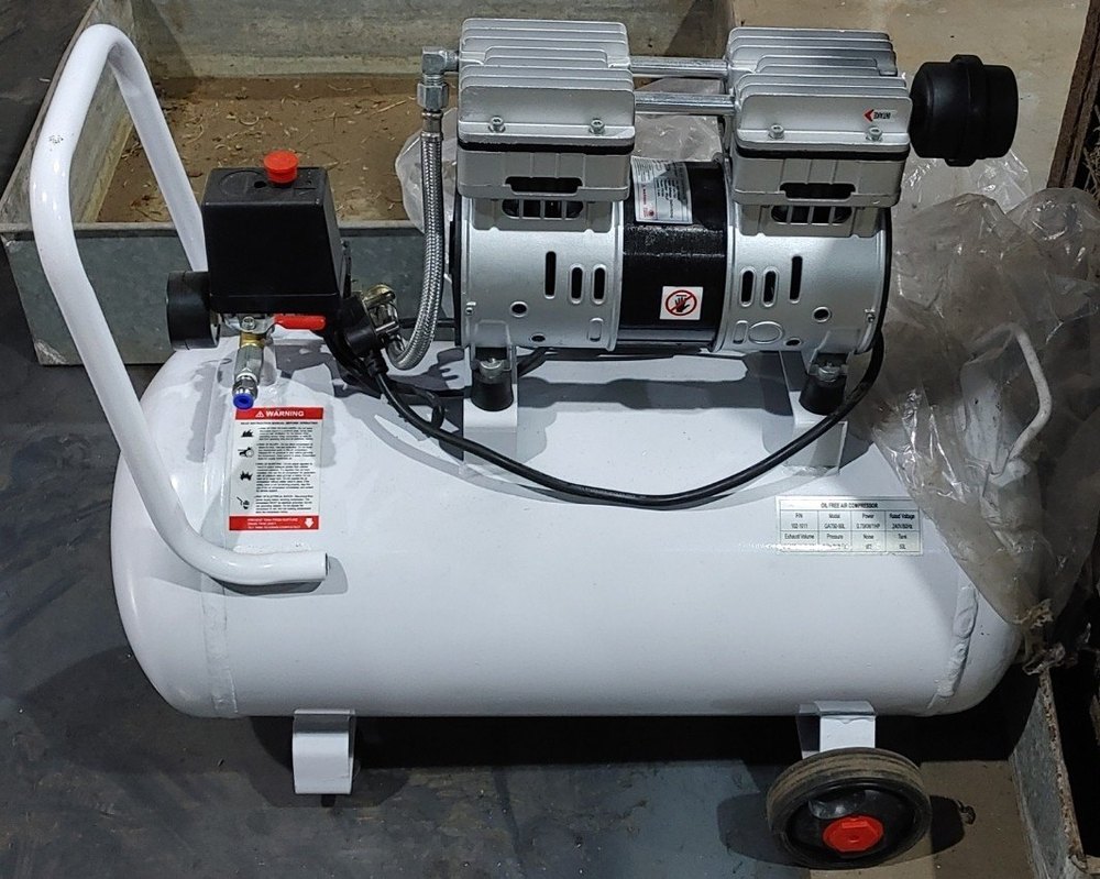Oil Free Portable Air Compressor, Maximum Flow Rate (CFM): 8