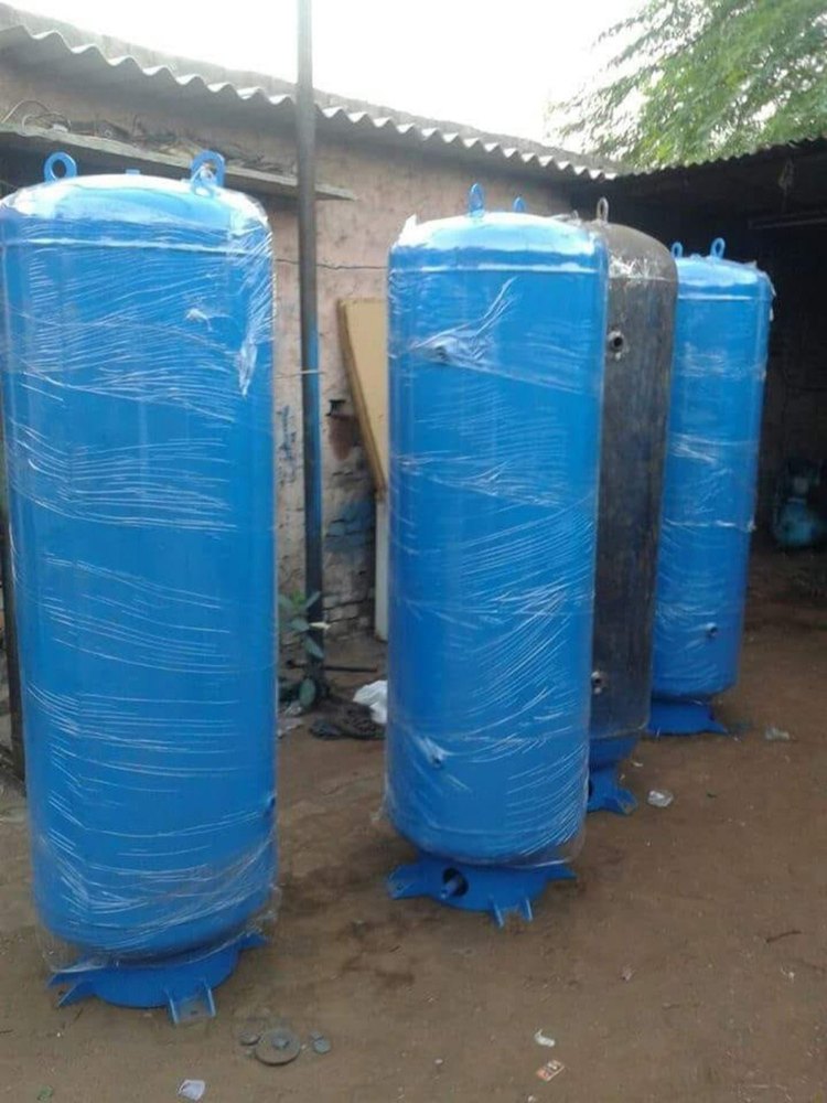 Vertical MS Air Pressure Tank, 100-150 psi, Storage Capacity: 500-1000 L