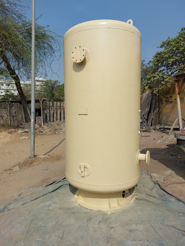 Vertical MS/SS Steel Air Tank, Storage Capacity: Upto 100000L