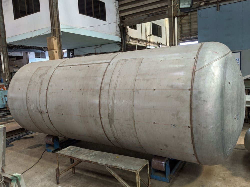 Vertical Stainless Steel Air Receiver Tank, 1bar-10bar, Storage Capacity: 1000-5000 L