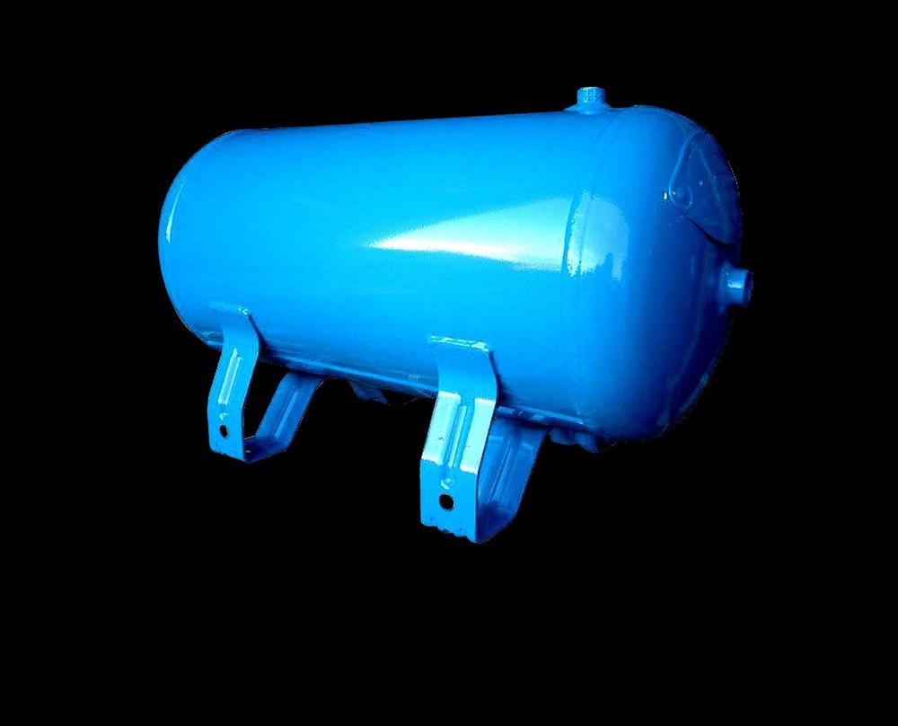 Vertical Stainless Steel Air Receiver Tank, 100 psi, Storage Capacity: 1000 Litre