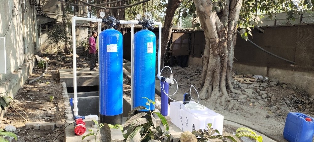 Frp Sand and Activate Carbon Filter with Disinfection Unit, Filtration Capacity: 2000lph