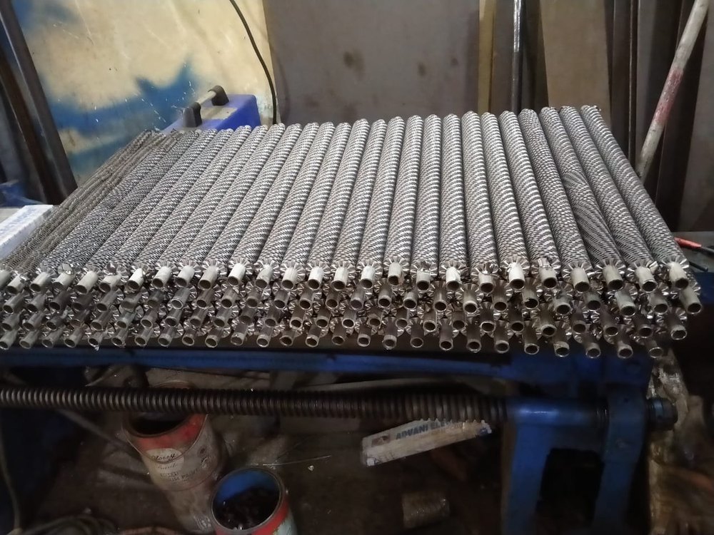 White SS 304 Spiral Finned Tube