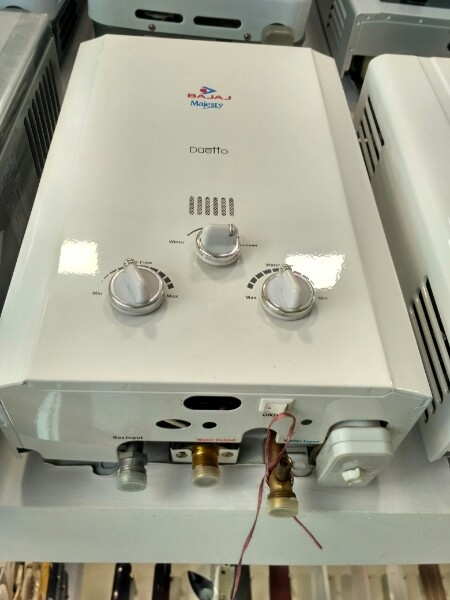 White Bajaj Gas Geyser for Home