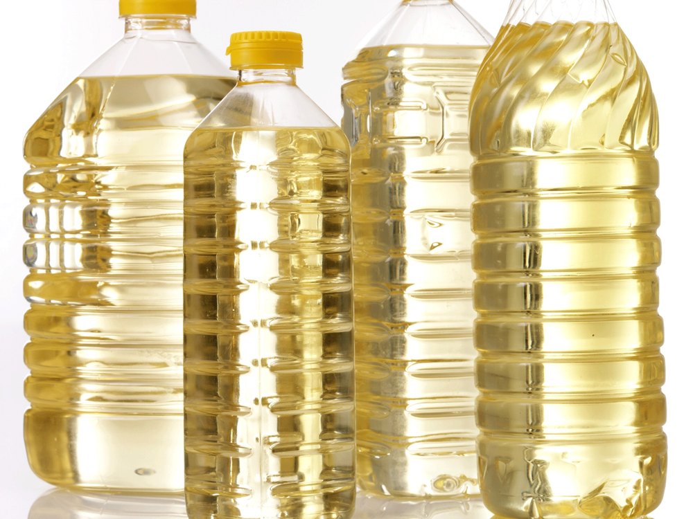 Plastic Bottle Refined Canola Oil, Low amount of saturated fat